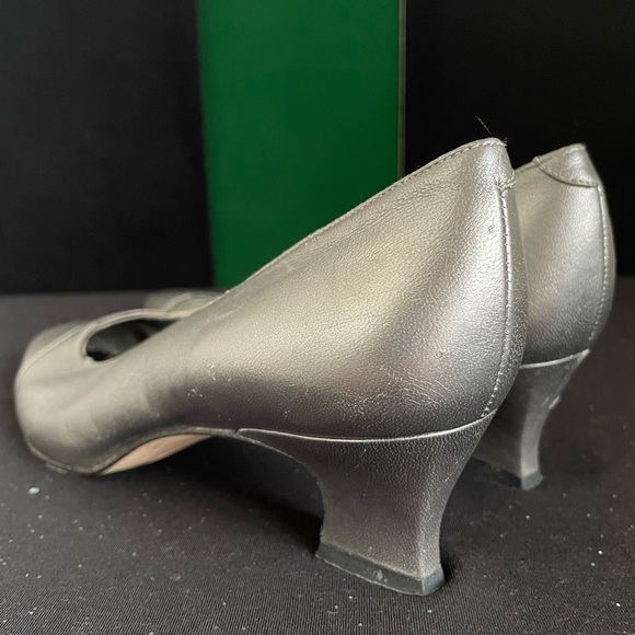 60’s Style Silver Metallic Heels - Picture 2 of 4